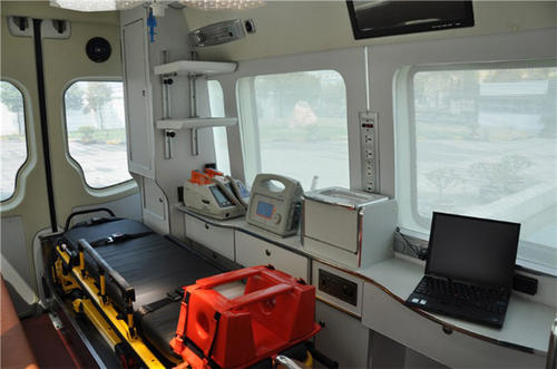 怒江救护车内部
